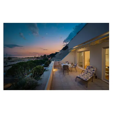 3 Bedroom Beautiful In Lägenhet *