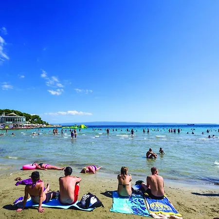 アパート 3 Bedroom Beautiful In