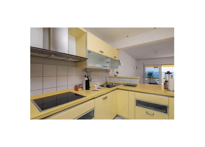 3 Bedroom Beautiful In Appartamento *