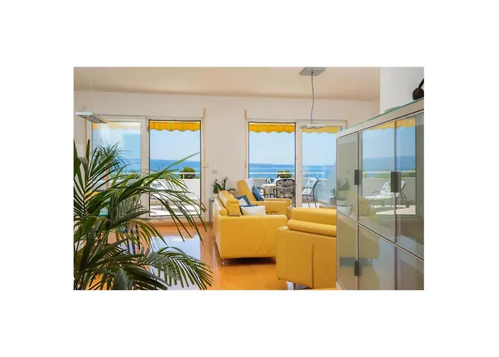 3 Bedroom Beautiful In Appartamento Spalato